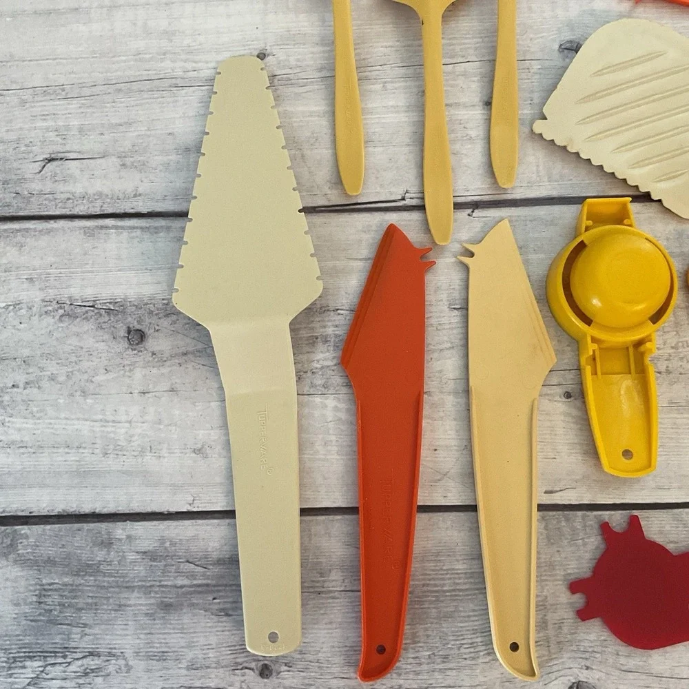 Tupperware Kitchen Gadgets Utensils Tools Vintage Lot  Of 18 Items